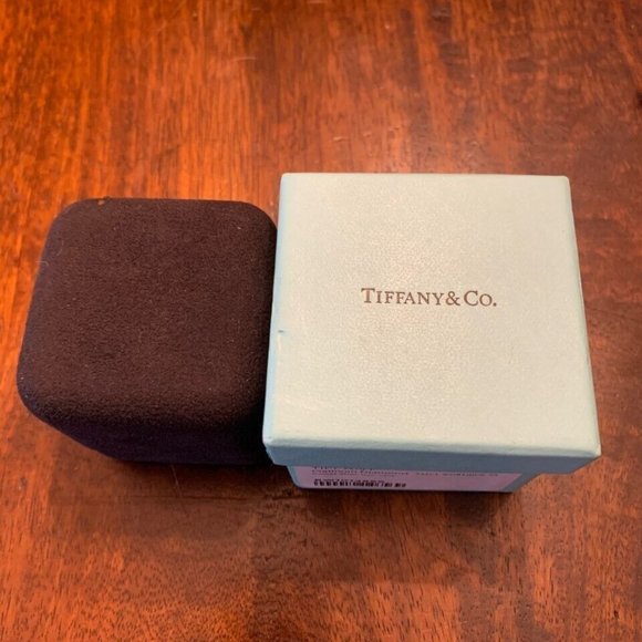 SOLD    TIFFANY Platinum Diamond .70ct Solitaire Oval Engagement Ring, VVS2 - Picture 5 of 6